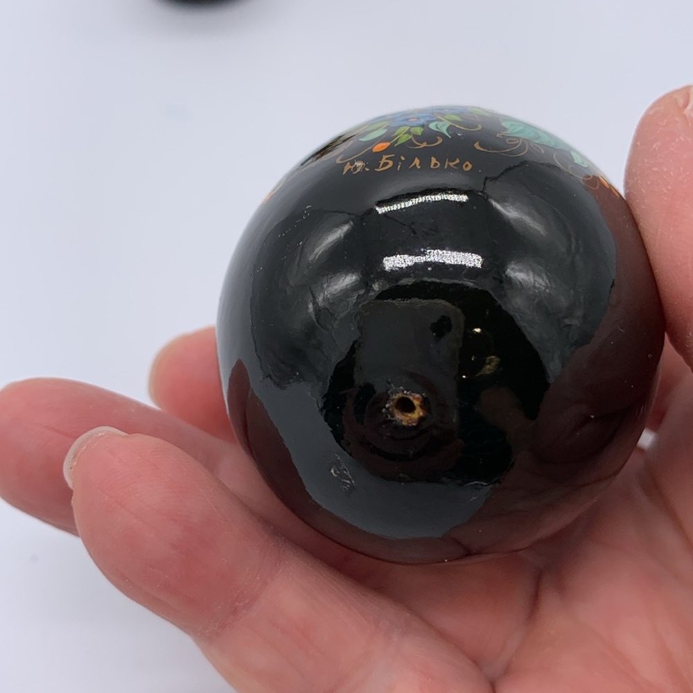 Hand Painted Vtg Ukrainian Signed Wooden Easter Egg Black Florals Stand - Picture 5 of 7